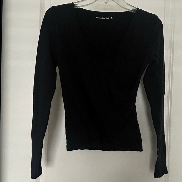 ABERCROMBIE & FITCH • Long Sleeve Cross Over/Wrap Top • Small • - Picture 4 of 7